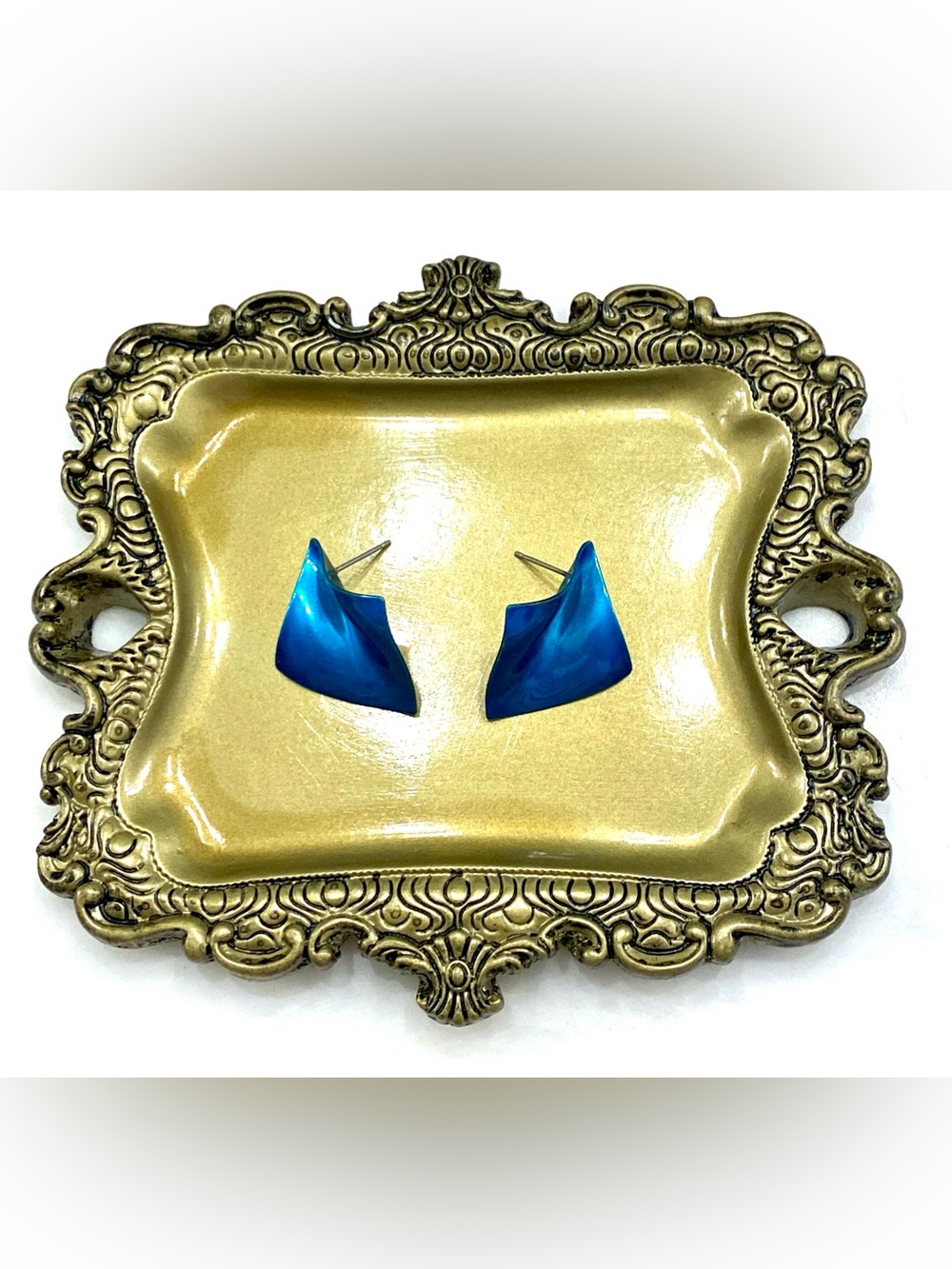 Vintage Modernist Electric Blue Anodized Aluminum Folded Ribbon Statement Post